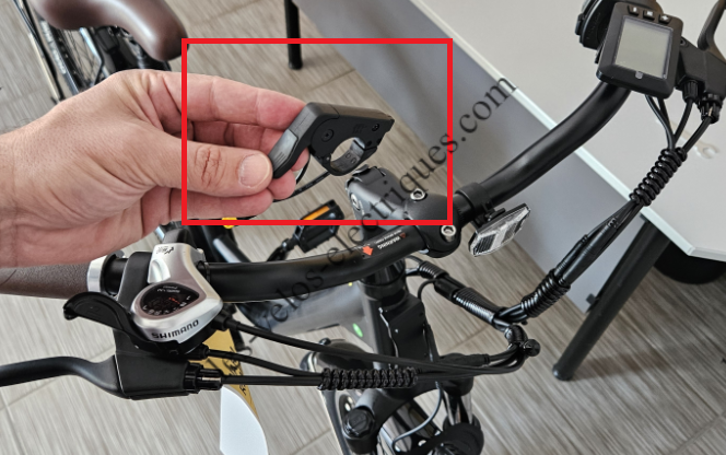 gâchette accélérateur fournie 183203