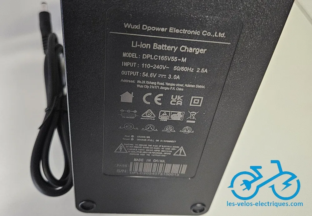 chargeur 3.0a 54.6v