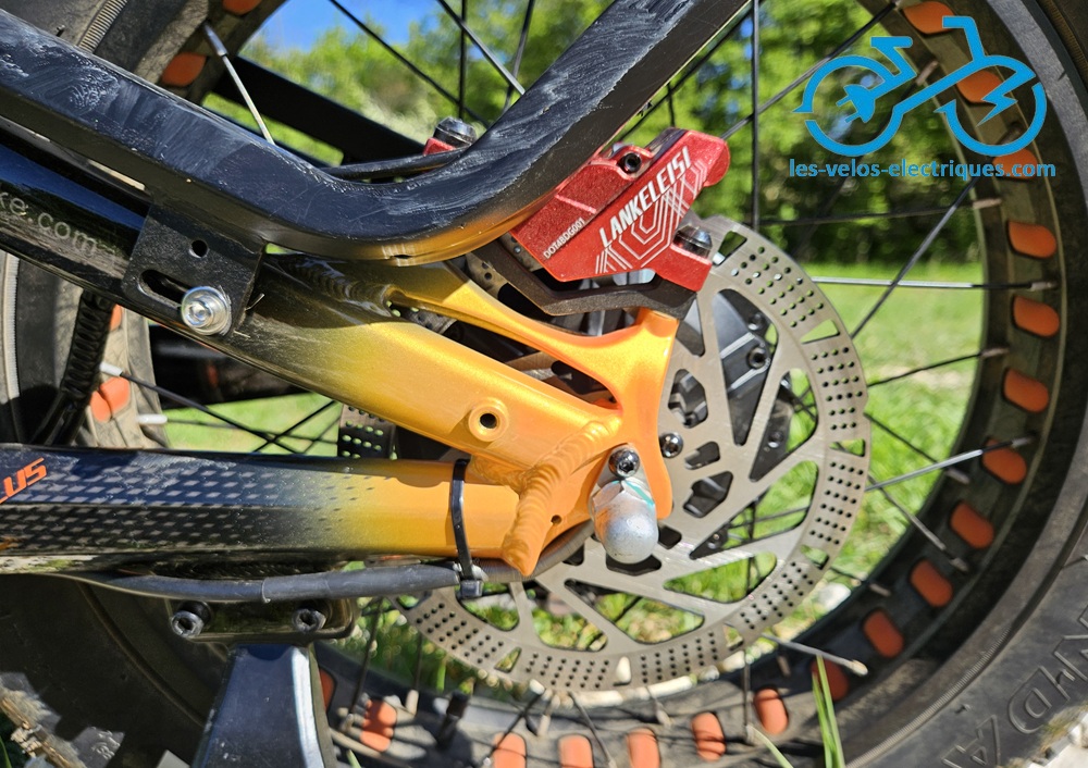 freins à disque hydrauliques de 180 mm (1)