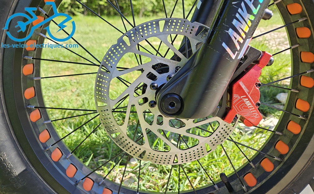 freins à disque hydrauliques de 180 mm (2)