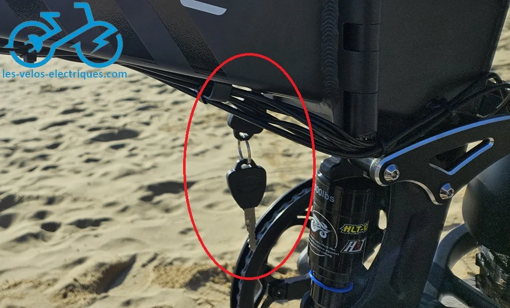 clé de contact située sous le cadre