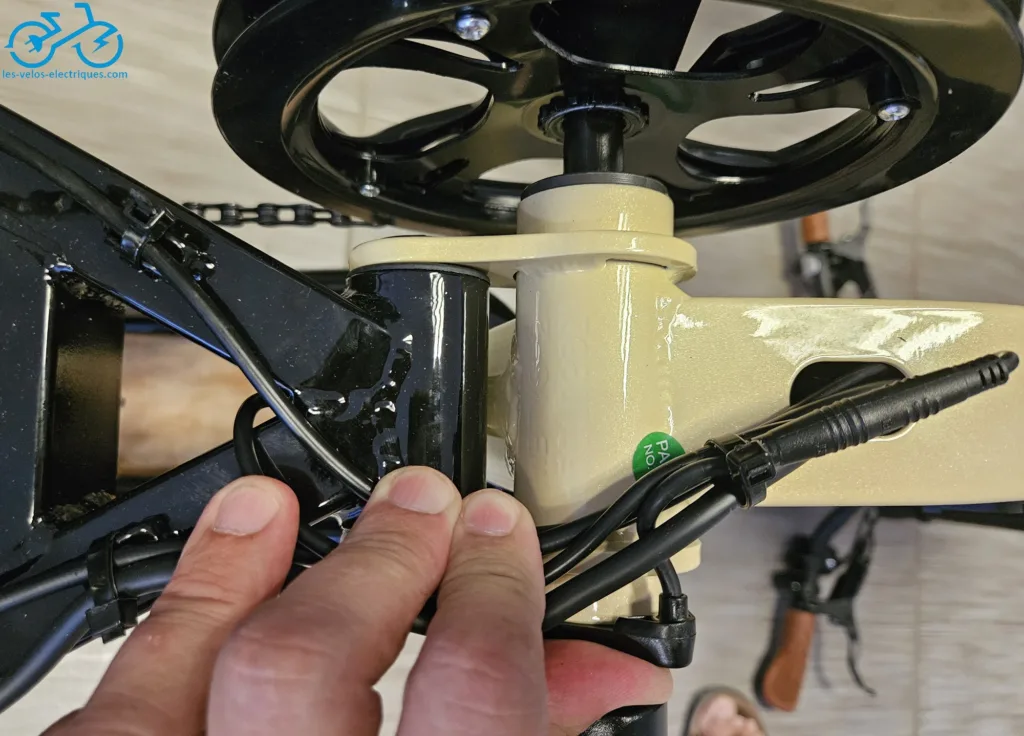 quelques câbles apparents onesport w66 (2)