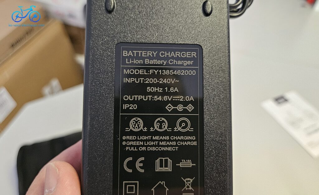 chargeur 2 a onesport ot16 max