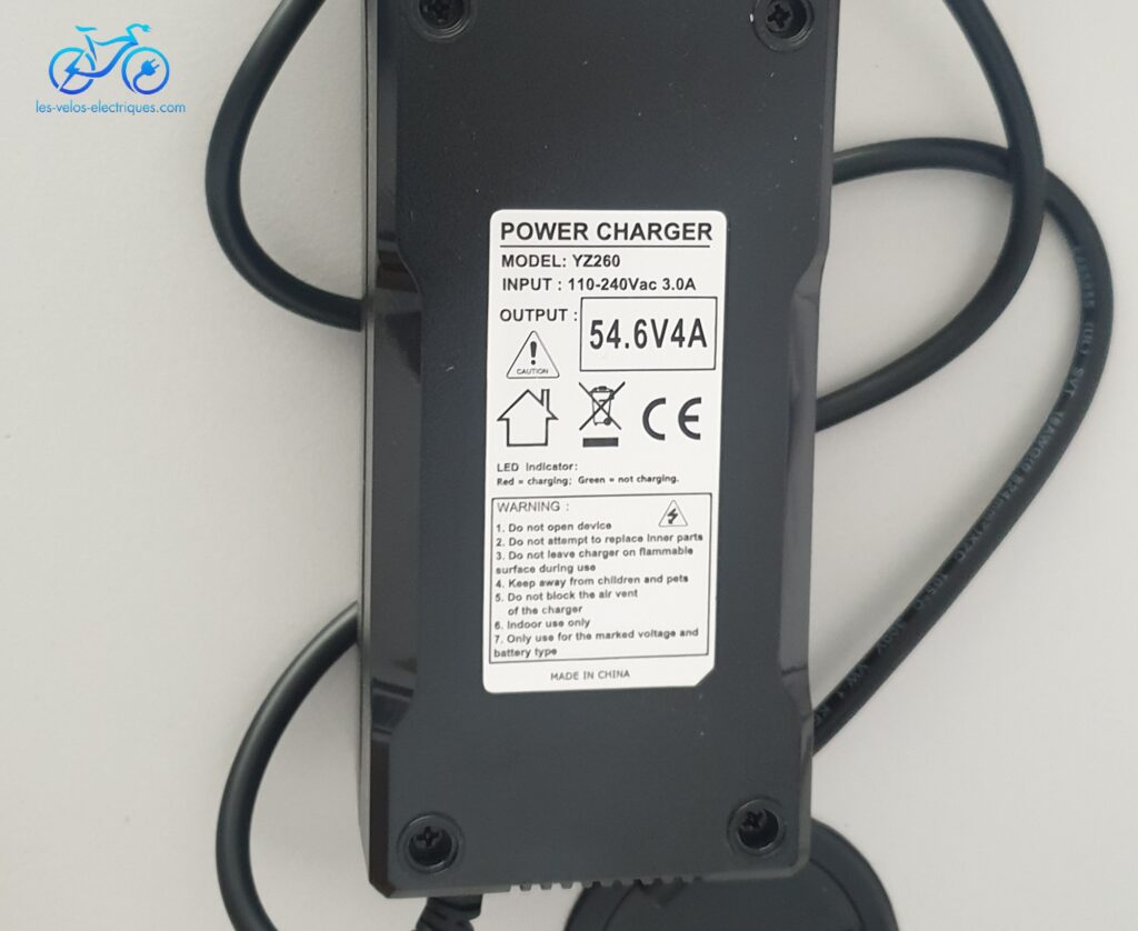 chargeur 56,4 v 4 a (1)
