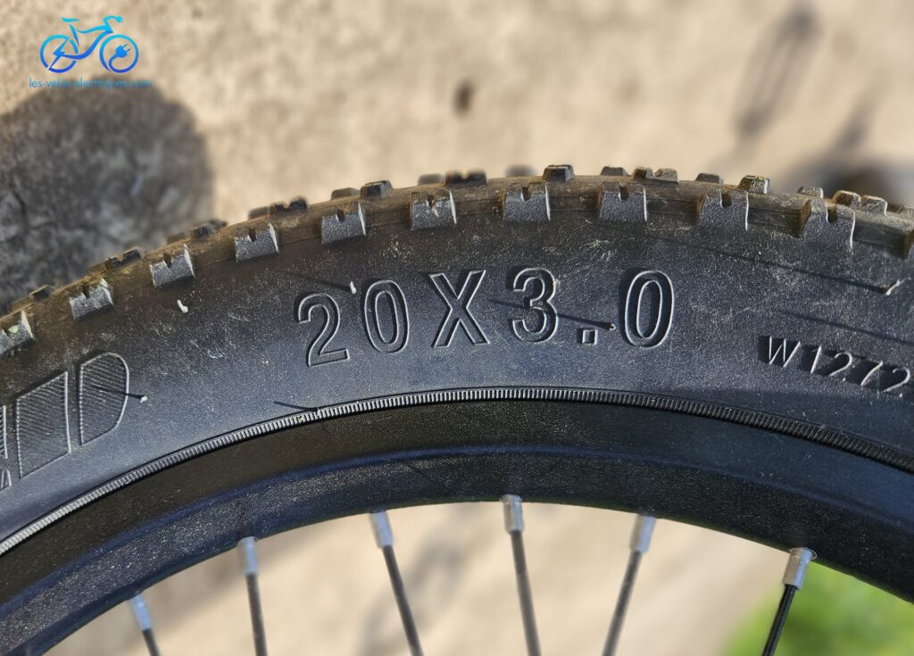 pneus 20 x 3,0 pouces (3)