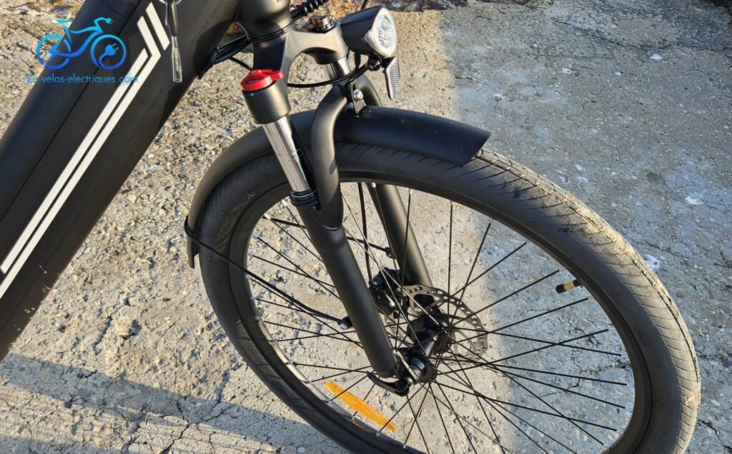 fourche suspendue avec débattement de 80 mm (3)